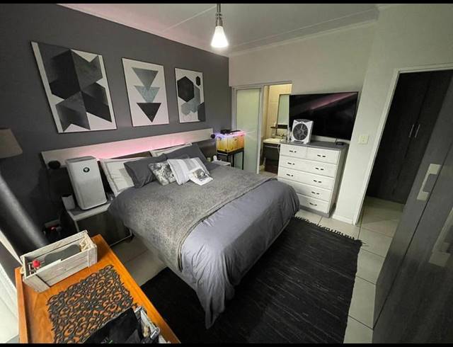 3 BEDROOM PROPERTY TO RENT IN OLIVEDALE